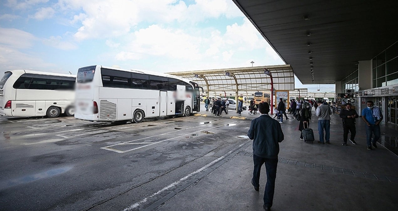 Yolcu otobüsü durduruldu: 19 yaşındaki genç valizinde kazak yerine bunları taşıyormuş!