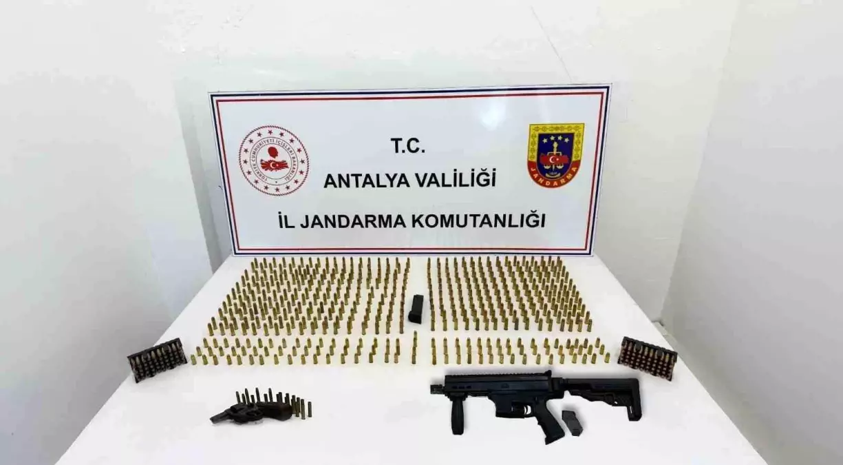 antalyada kacak silah operasyonu M8G5SsNU