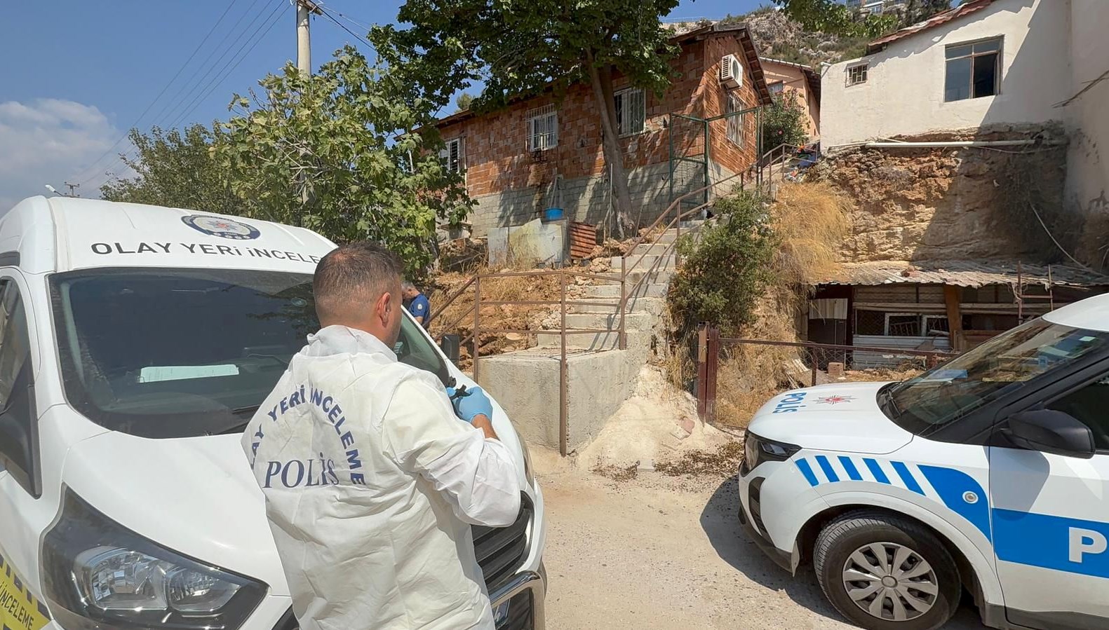 merdivenlerden dusen adam oldu kL5DOx9Q