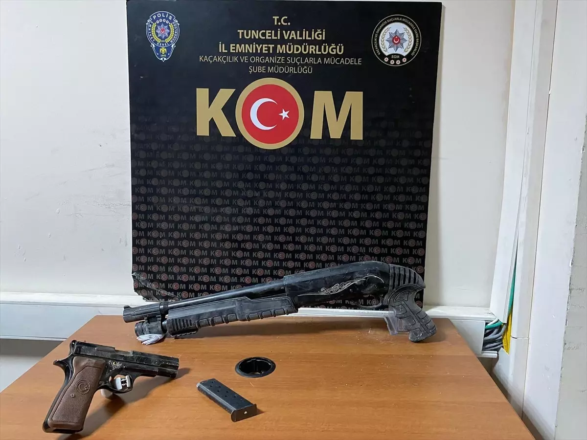 tuncelide insaat alaninda silah ve esrar ele gecirildi YAxbqDvv