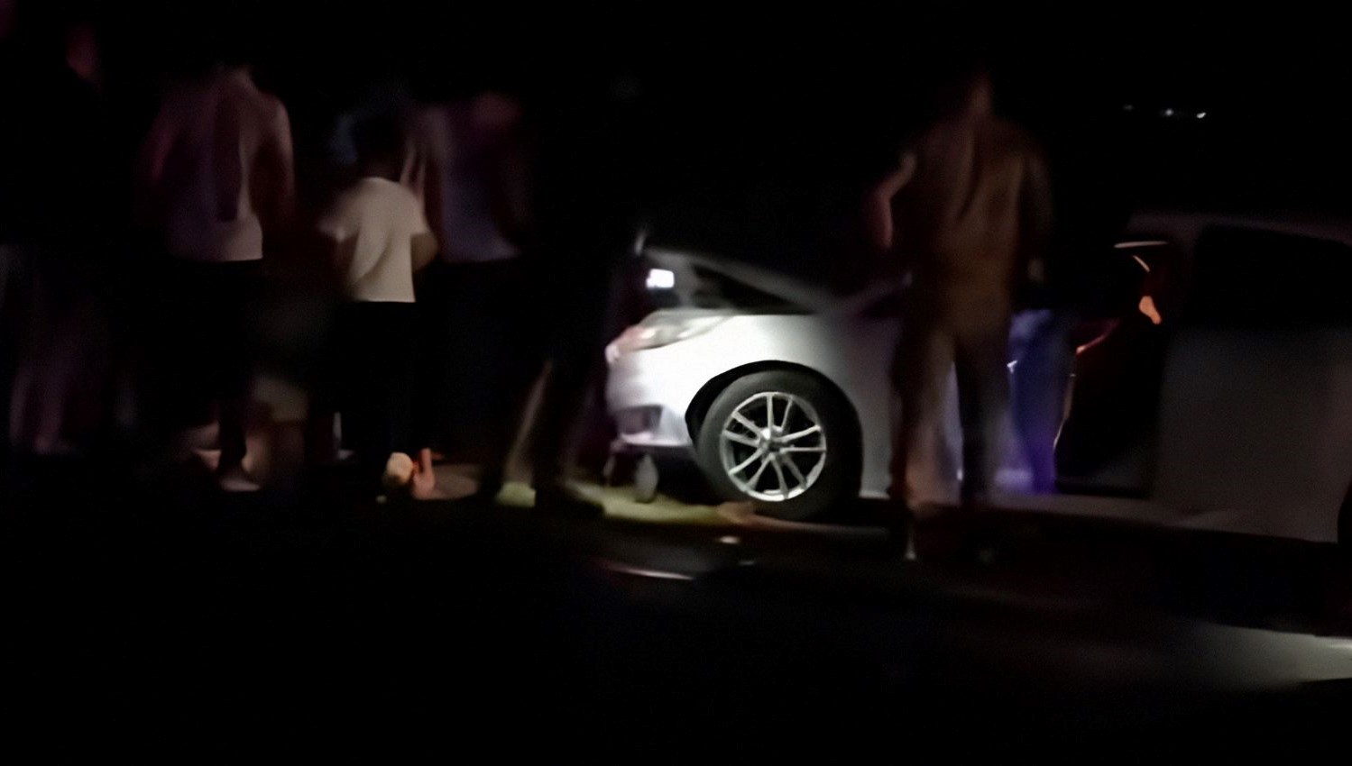 vanda otomobil suruye carpti 8 koyun oldu 3f9z6kLl