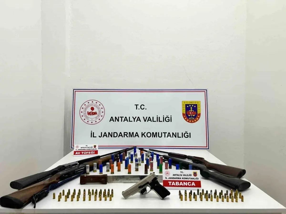 antalyada is yeri kursunlama olayinin suphelisi yakalandi 7VFO3E8c.jpg