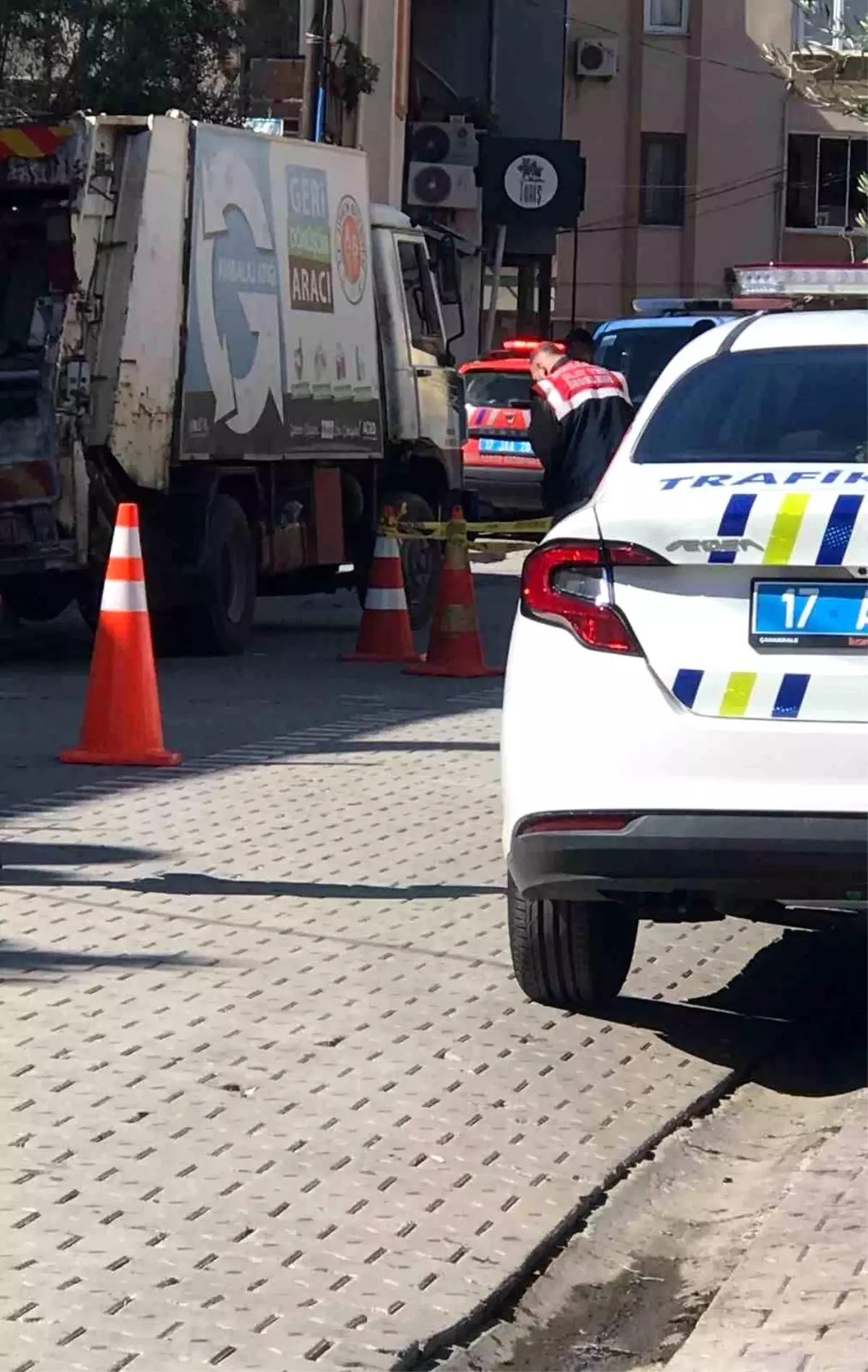 Çanakkale’de Yaşlı Adam Kamyonun Çarpması Sonucu Hayatını Kaybetti canakkalede yasli adam kamyonun carpmasi sonucu hayatini kaybetti cyDCVUWb