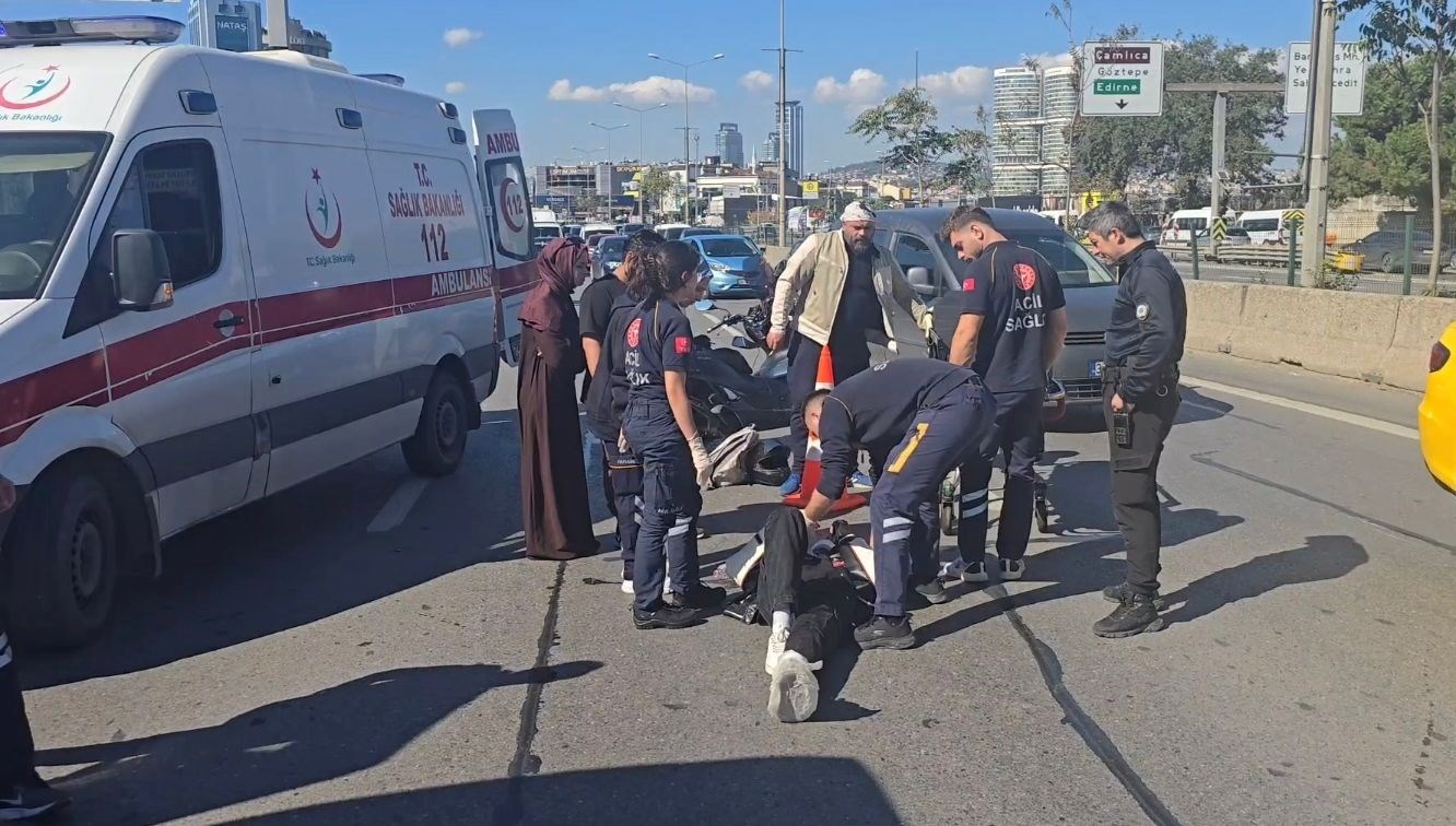 kadikoyde sapagi kaciran otomobil surucusu motosiklete carpti p4CWZzJ9