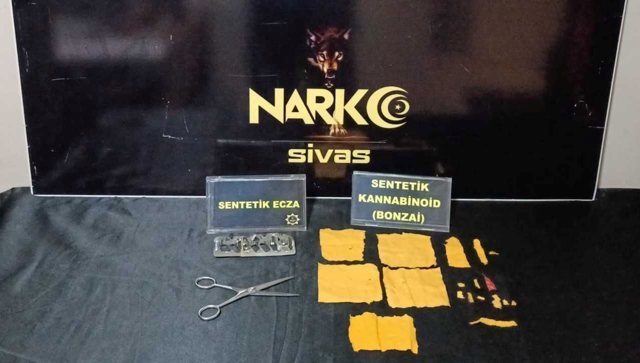 kagitlaraemdirilmis sentetik uyusturucu ele gecirildi BEI59EpY.jpg