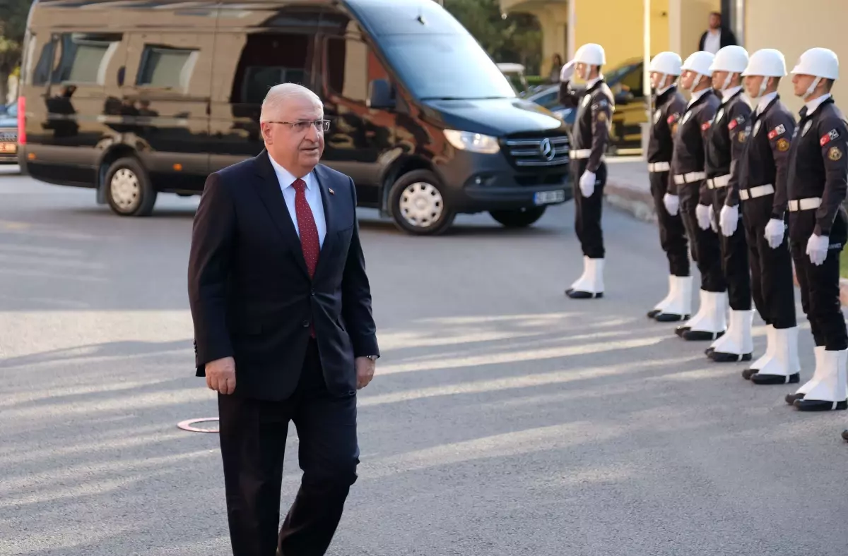 milli savunma bakani yasar guler konyada tedarikci bulusmalarina katildi QguHHXNS.jpg