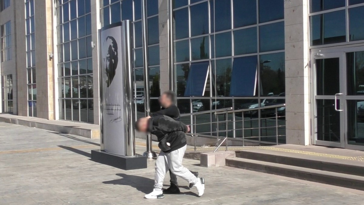 usaktaki uyusturucu operasyonunda 4 supheli tutuklandi 65Kncmgw.jpg