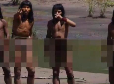 Dünyanın konuştuğu anlar! Bugüne kadar saklı kalmışlardı: Temassız kabile ilk kez görüntülendi