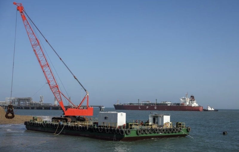 Hindistan’da Akaryakıt Krizi: Stoklar Sona Ermek Üzere